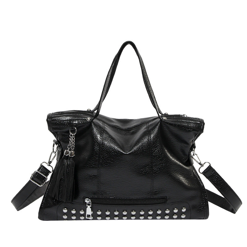 Women's Fashion Locomotive Big Rivet One Commuting Women's Shoulder Bag