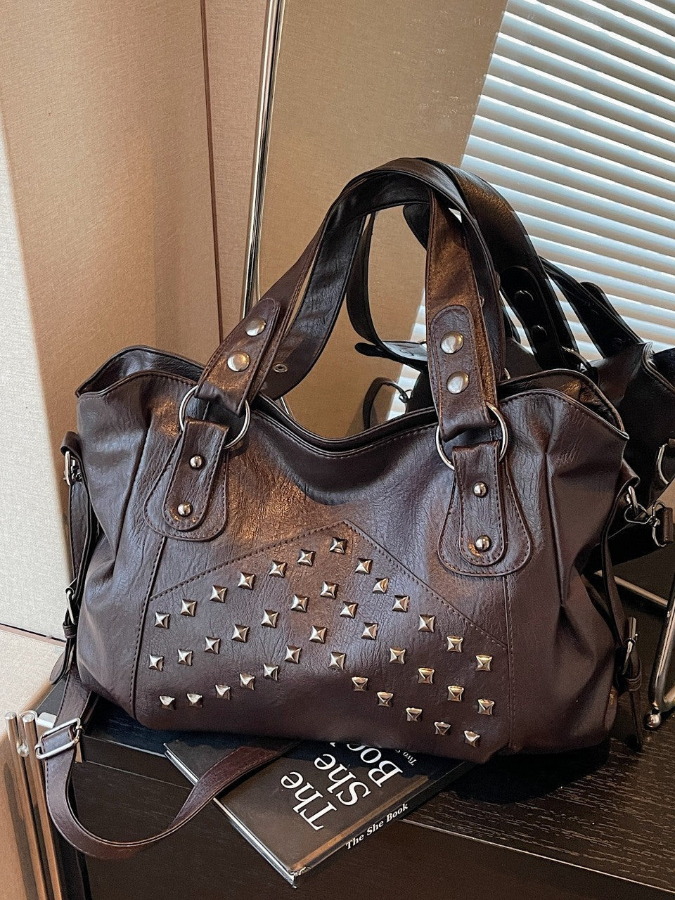 Women's Fashion Studded Large Capacity Totes High-grade Women's Shoulder Bag