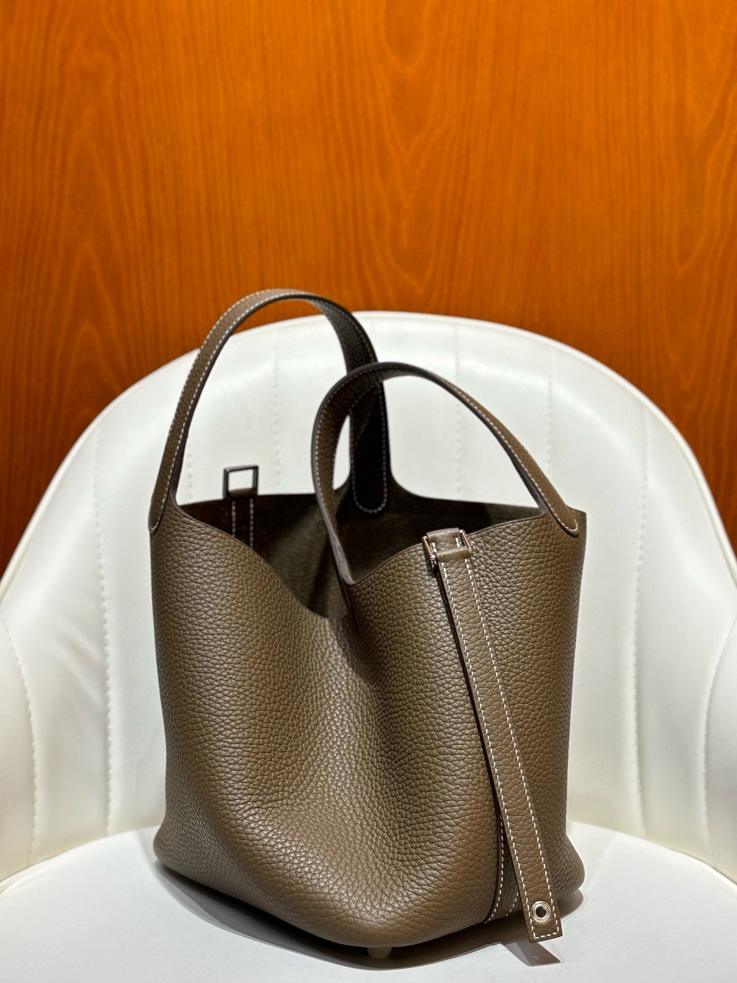 Women's Handmade Wax Line First Layer Cowhide Steel Hardware Vegetable Women's Handbag