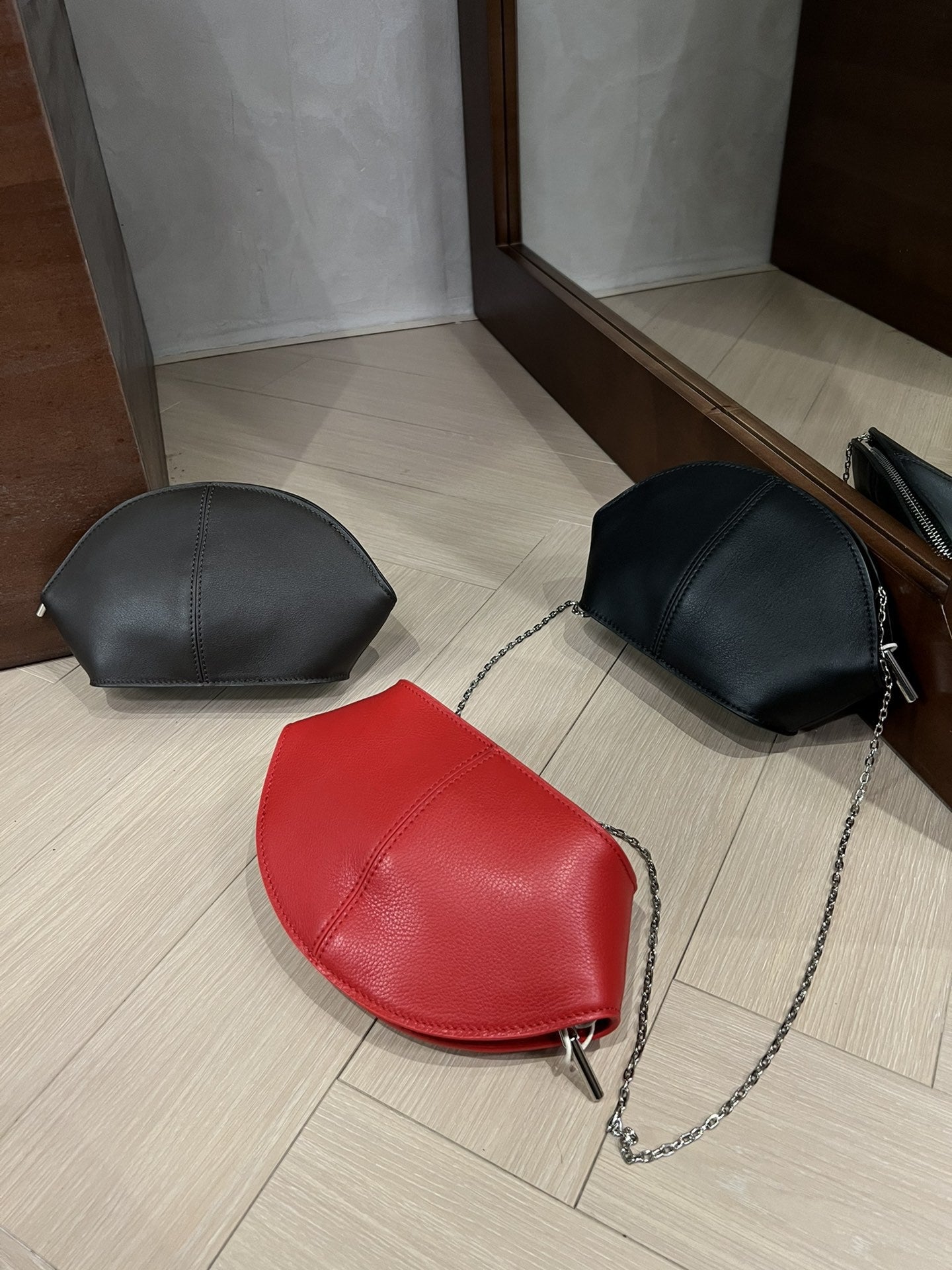 Women's Elegant Clutch Shell Dinner Light Luxury Versatile Chain Genuine Bags