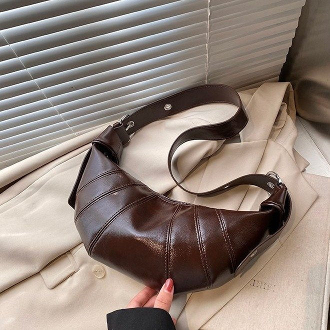Women's Retro Horn Winter Tide Fashion Saddle Dumpling Women's Shoulder Bag