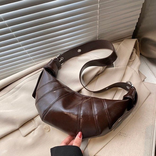 Women's Retro Horn Winter Tide Fashion Saddle Dumpling Women's Shoulder Bag