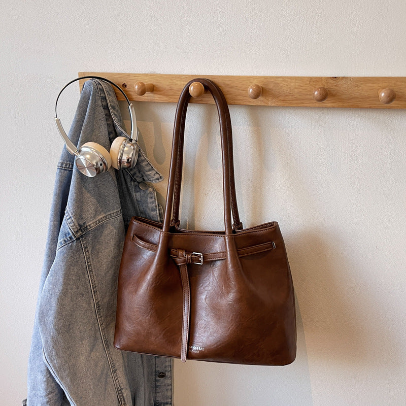 Women's Retro Fashion Underarm Commuter Large Capacity Women's Shoulder Bag