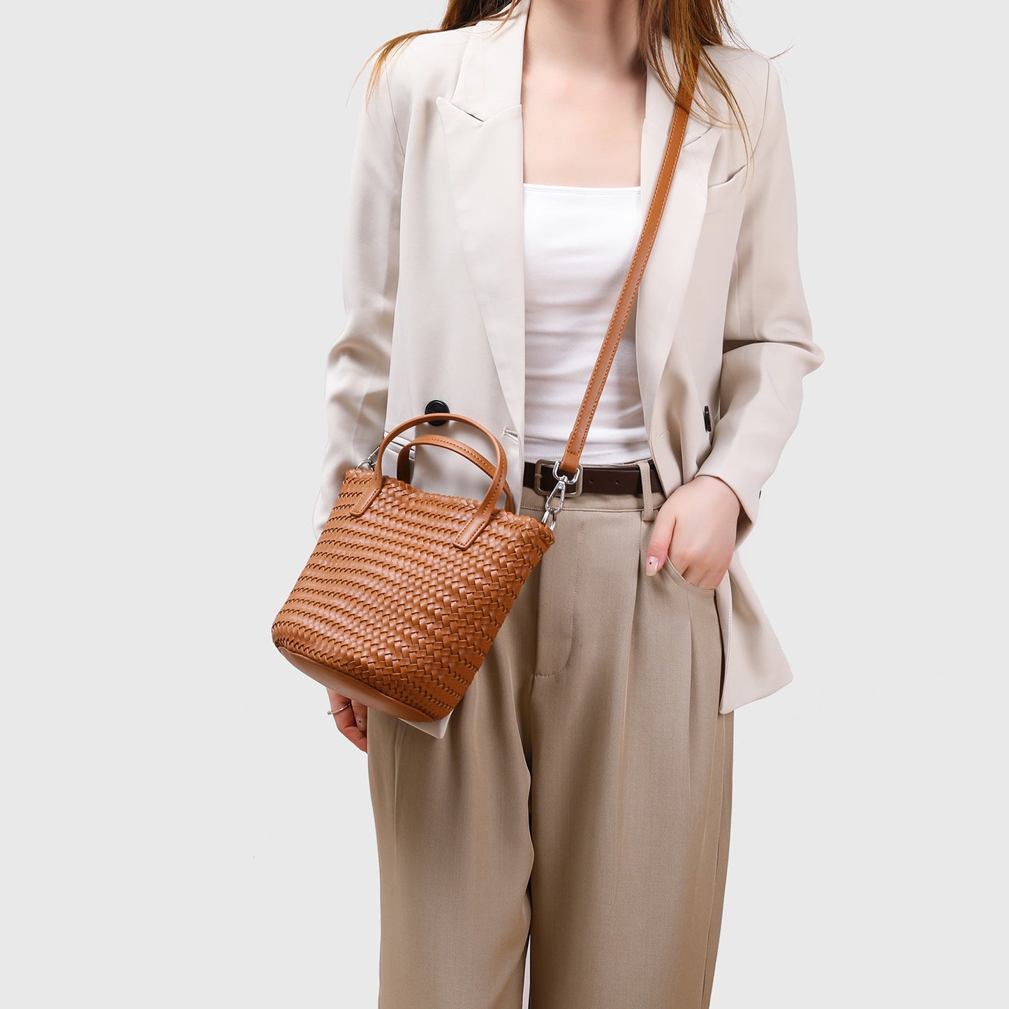 Classy Cowhide Hand-woven Large Capacity Leather Women's Handbag