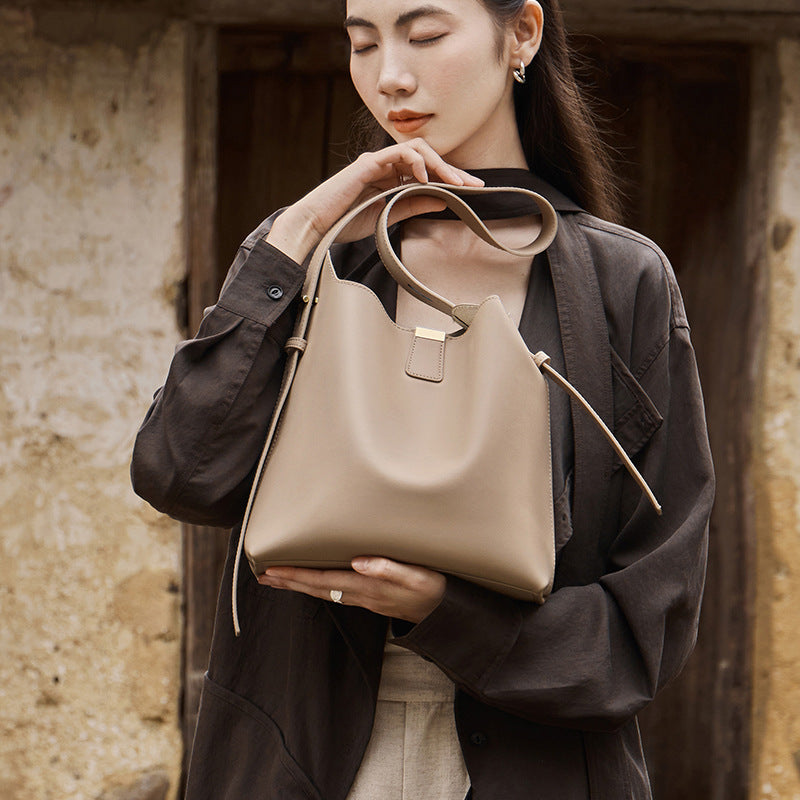 Cool Casual Elegant Women's Free Pendant Bucket Bag