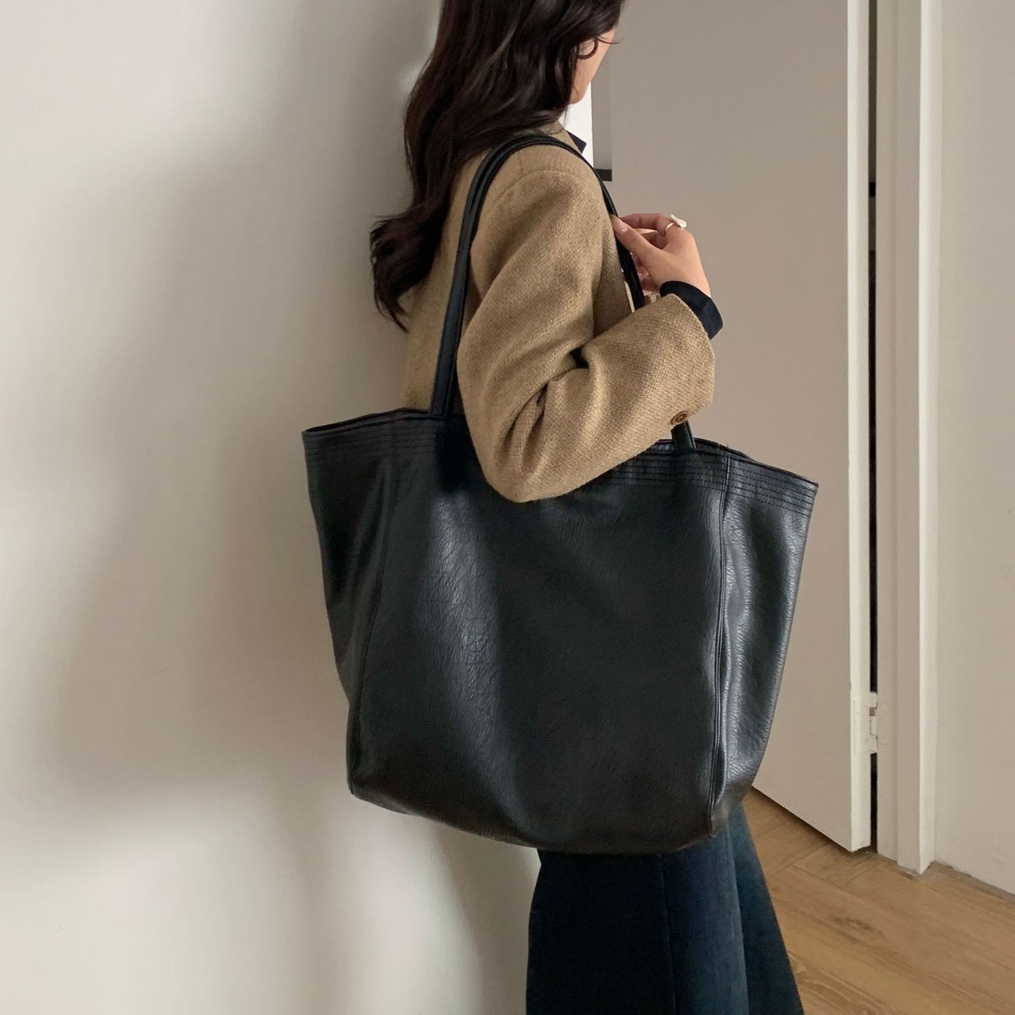 Women's Large Capacity Soft Leather Simple Female Bags