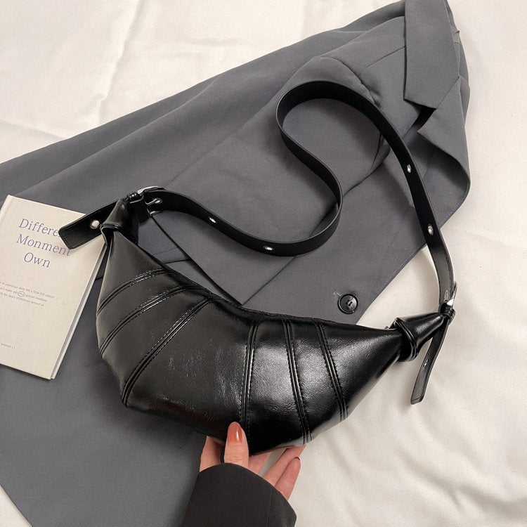 Women's Retro Horn Winter Tide Fashion Saddle Dumpling Women's Shoulder Bag