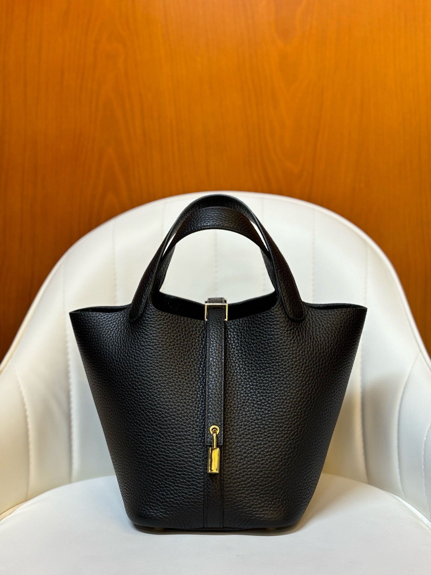 Women's Handmade Wax Line First Layer Cowhide Steel Hardware Vegetable Women's Handbag