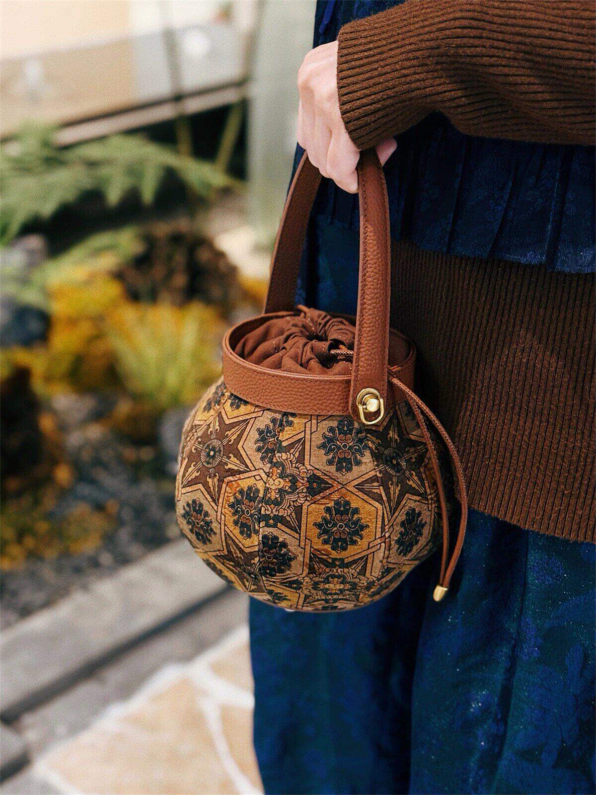Women's Lantern National Red Early Spring Portable Women's Handbag