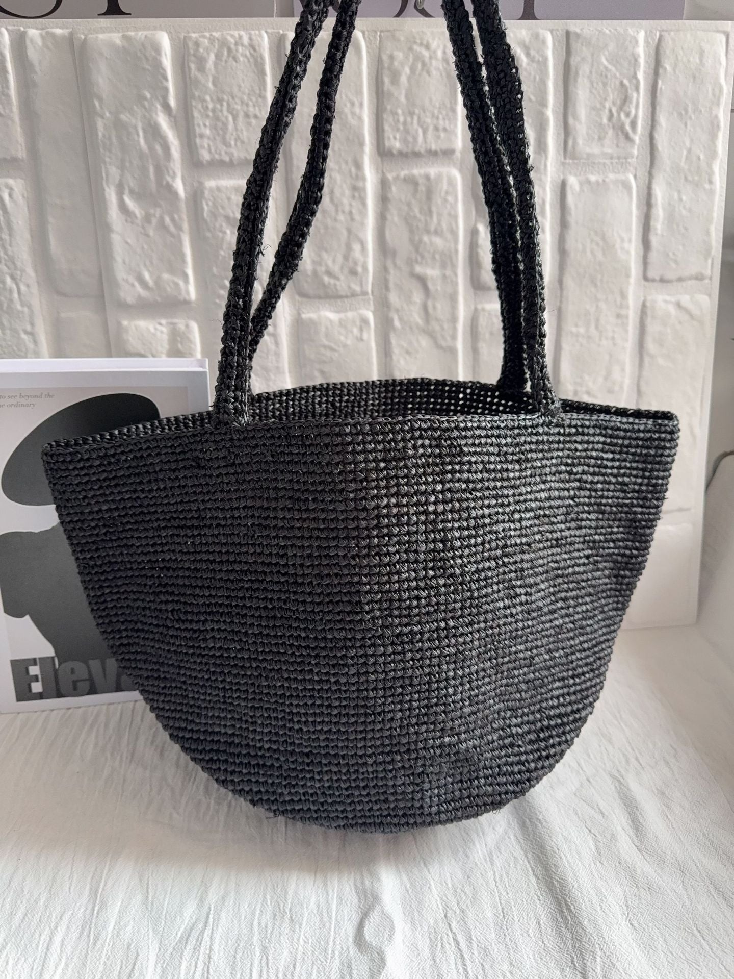 Women's Simple Elegant Handmade Straw Natural Raffia Versatile Large Capacity Women's Messenger Bag