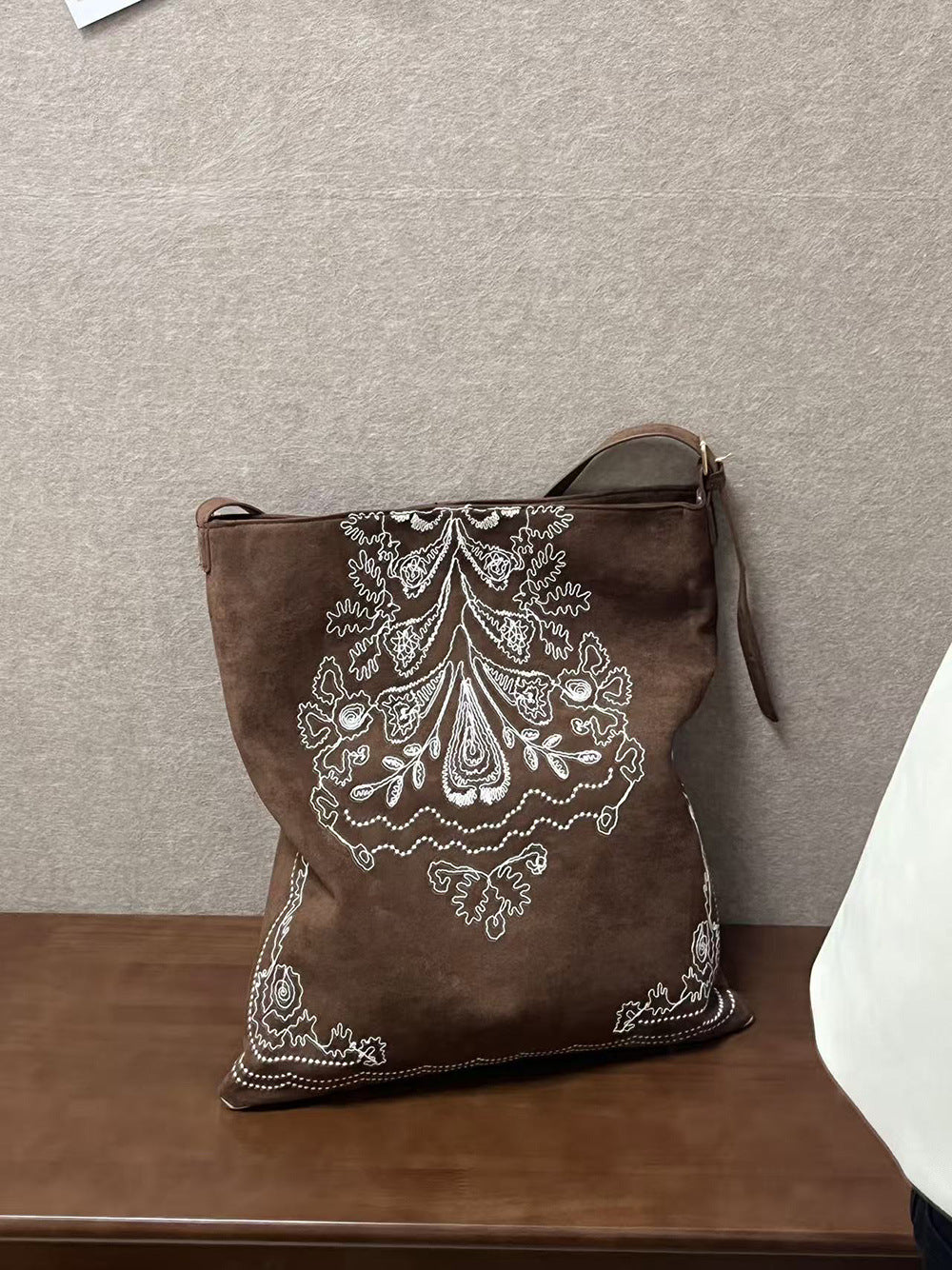 Women's Embroidered Matte Leather Lazy Relaxed Feeling Bags
