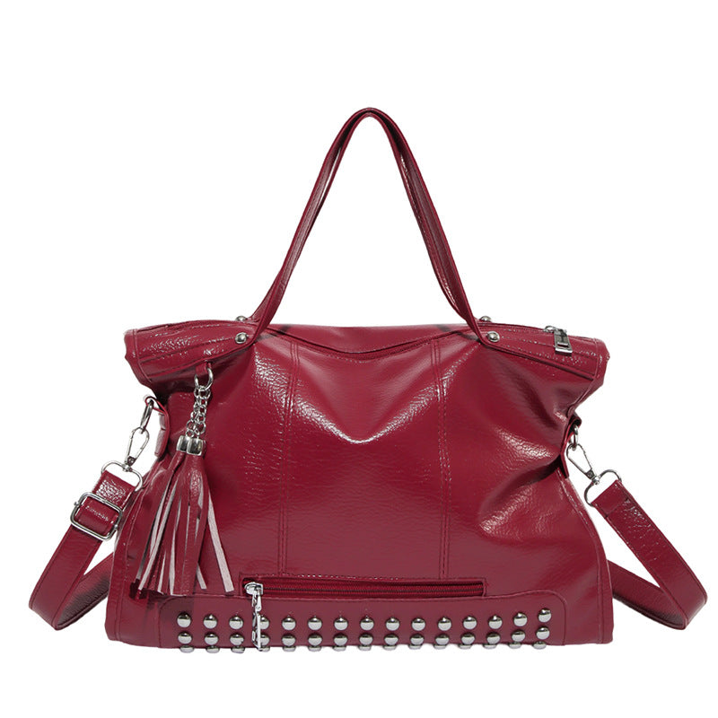 Women's Fashion Locomotive Big Rivet One Commuting Women's Shoulder Bag