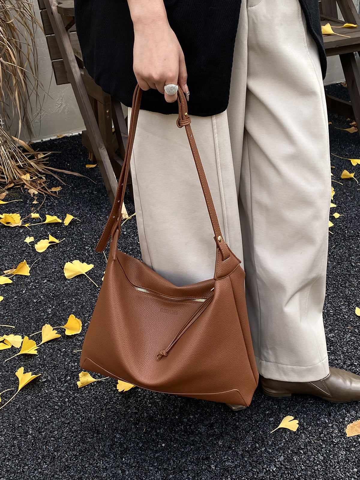 Women's Portable Large Capacity Commuter Simple Versatile Zipper Bags