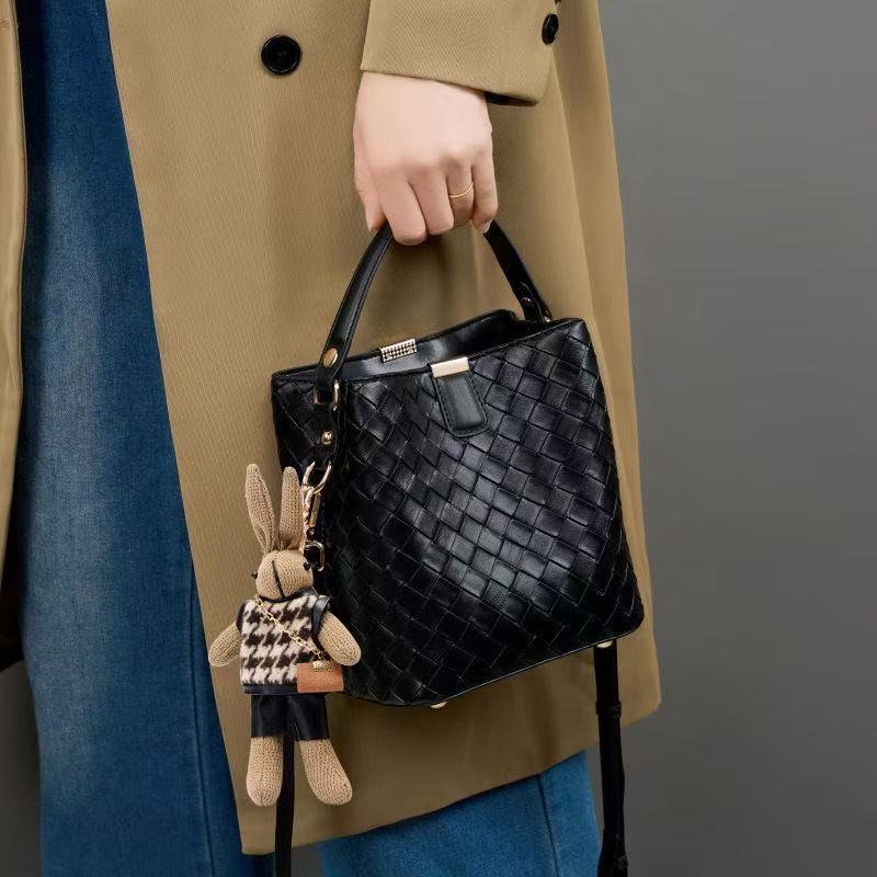 Women's Hand Holding Super Hot Commuter Fashion Bucket Bag