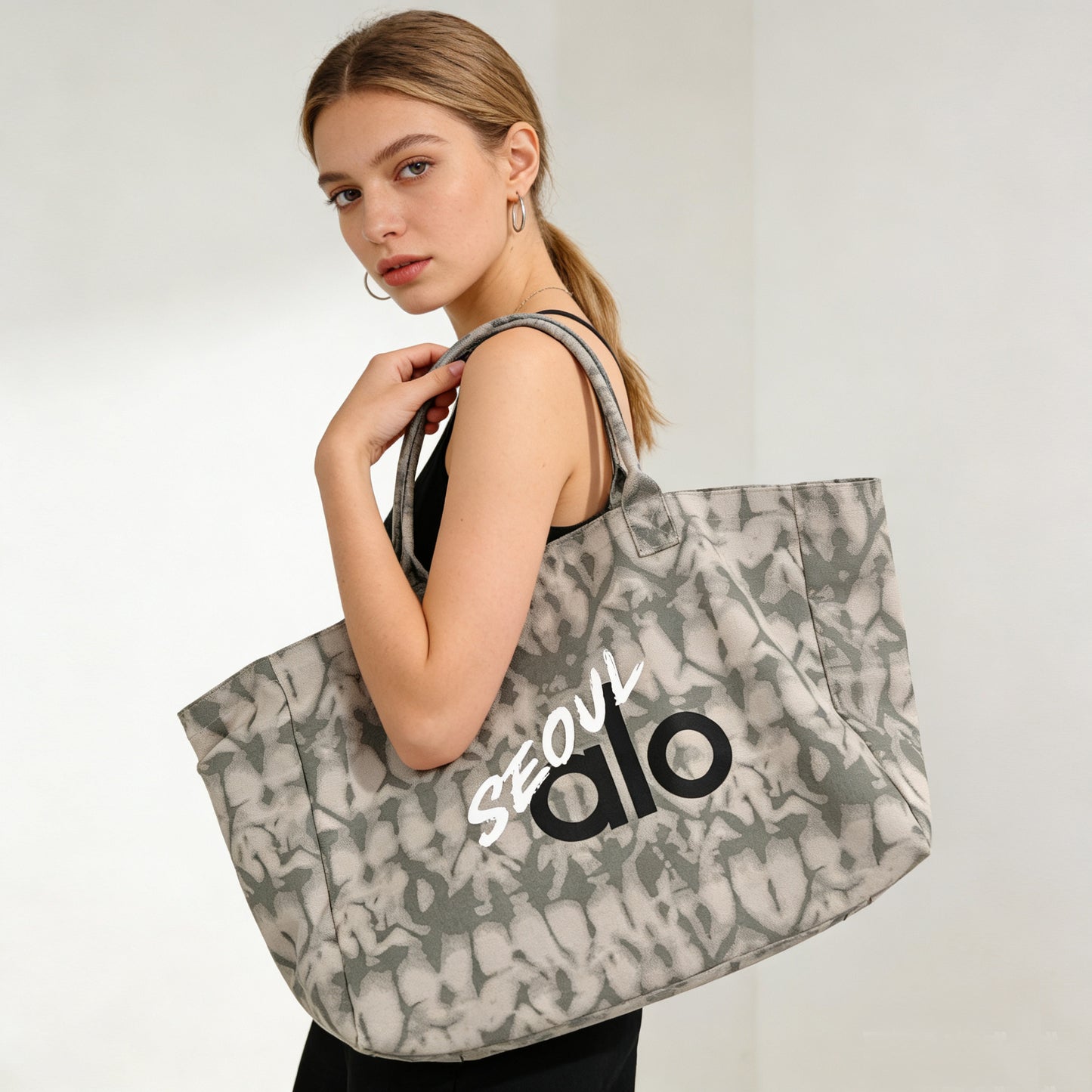 Women's Seoul Limited Canvas Large Capacity Commuter Handbags