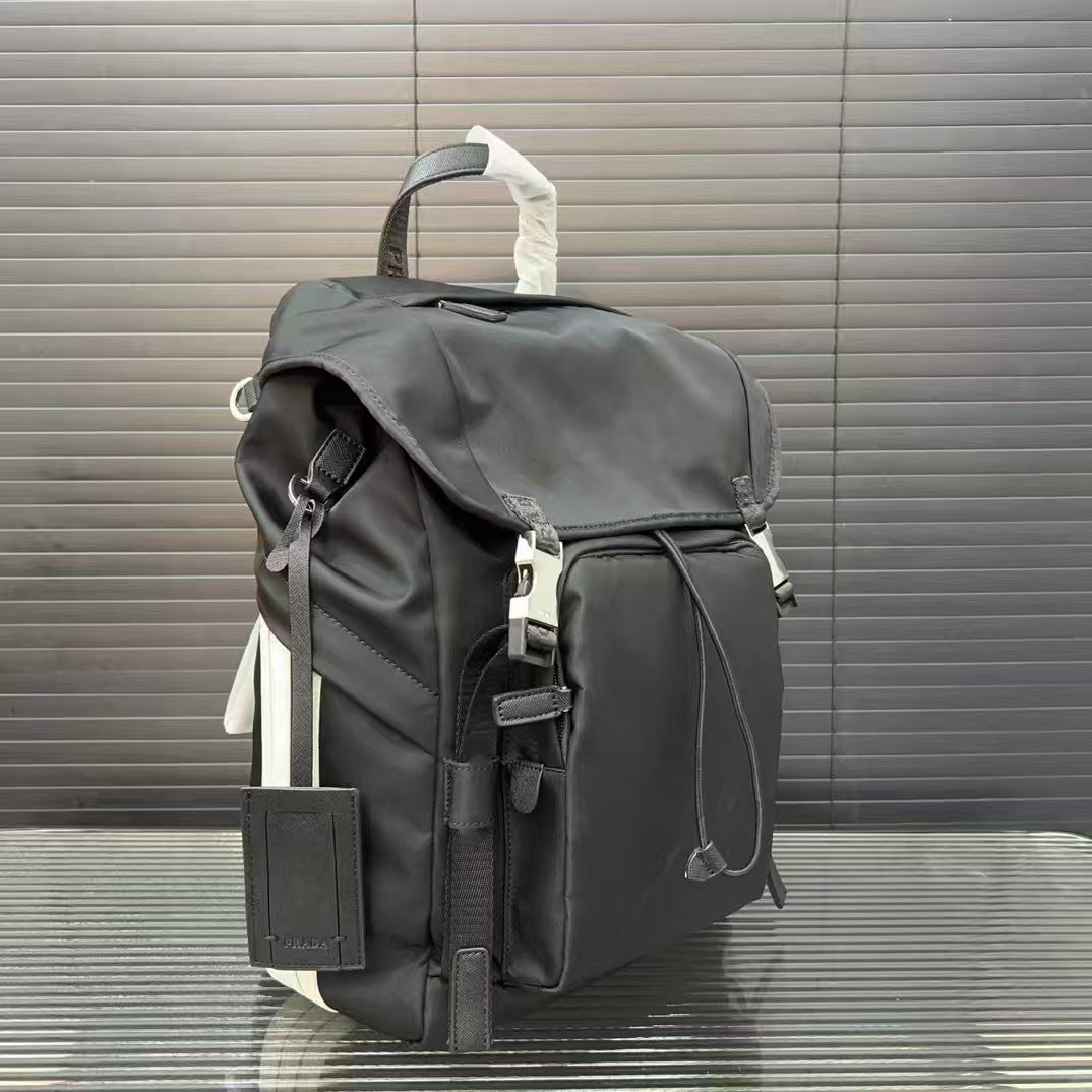 Men's Large Capacity Waterproof Nylon Fashion Simple Leisure Backpack