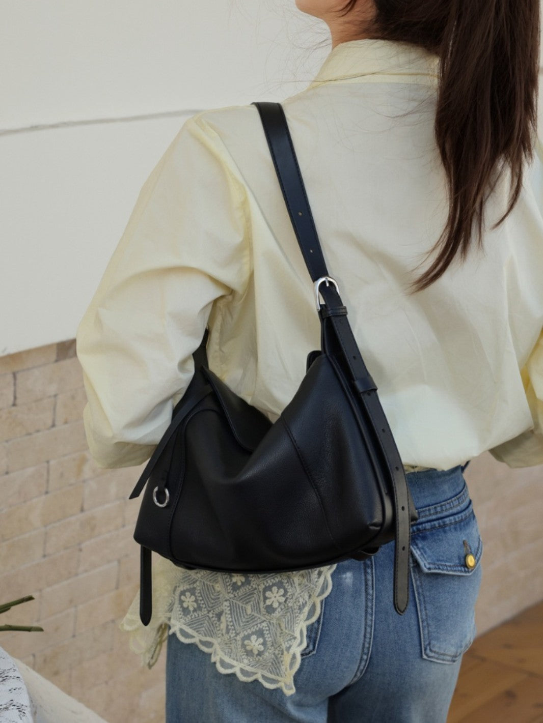 Women's Large Capacity Simple Commute Leather First Bags