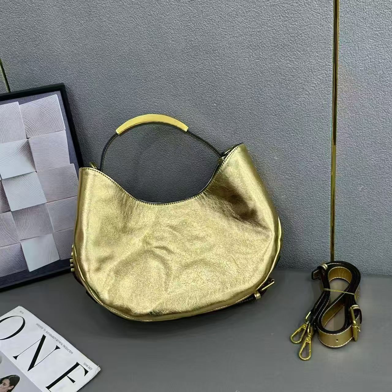 Women's Glossy Selenodont Light Luxury Portable High Sense Fashion Women's Handbag