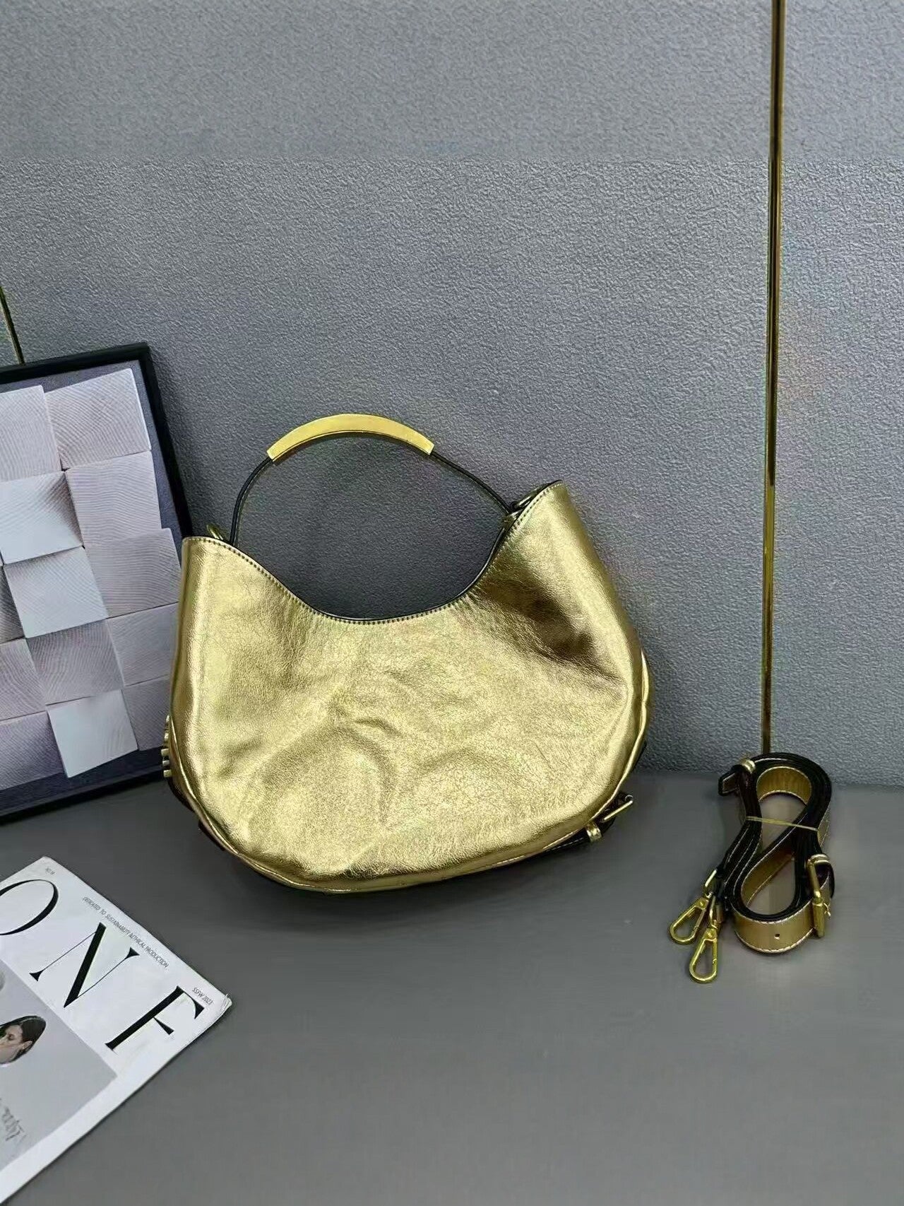 Women's Glossy Selenodont Light Luxury Portable High Sense Fashion Women's Handbag