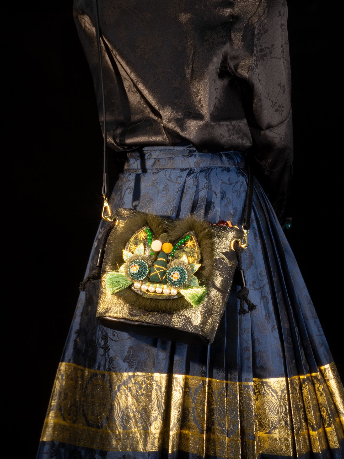 Head Chinese Style Embroidery Match With Bucket Bag