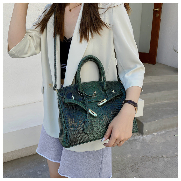 Women's Retro Snakeskin Pattern Kelly Trendy Large Women's Messenger Bag