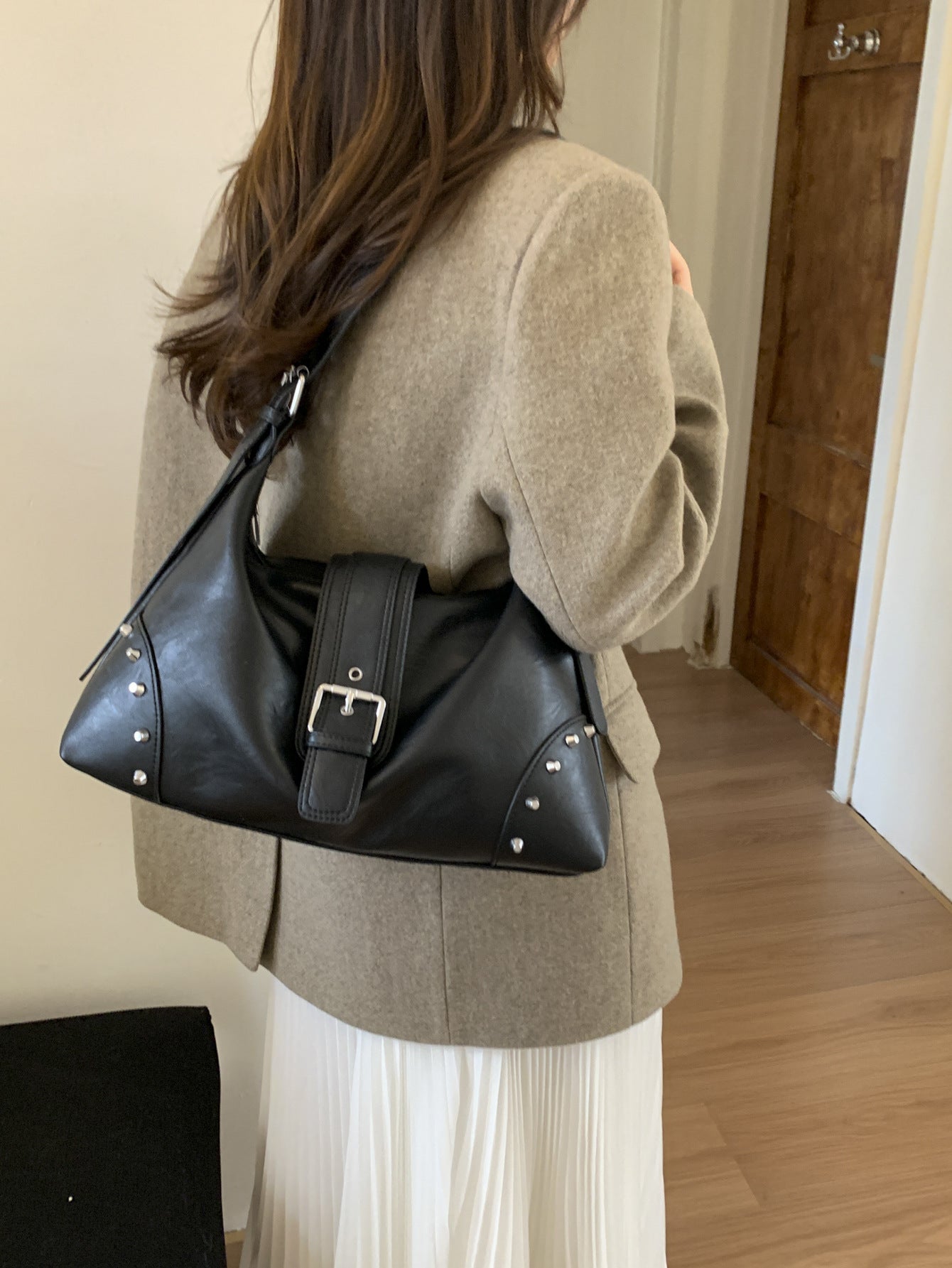 Women's Fashion Trends Motorcycle Western Style Decorative Rivets Women's Shoulder Bag