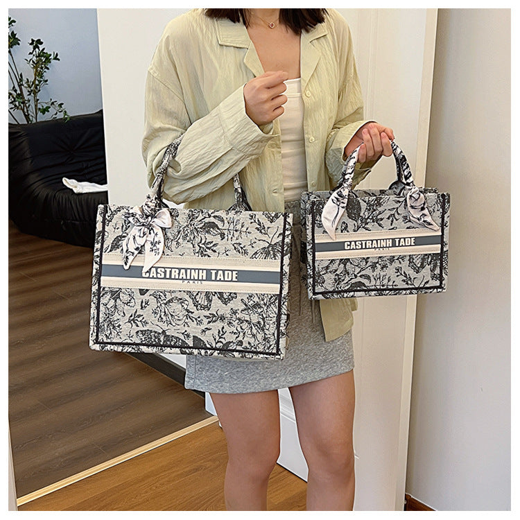 Fashionable Large Autumn Retro Printed Embroidered Women's Shoulder Bag