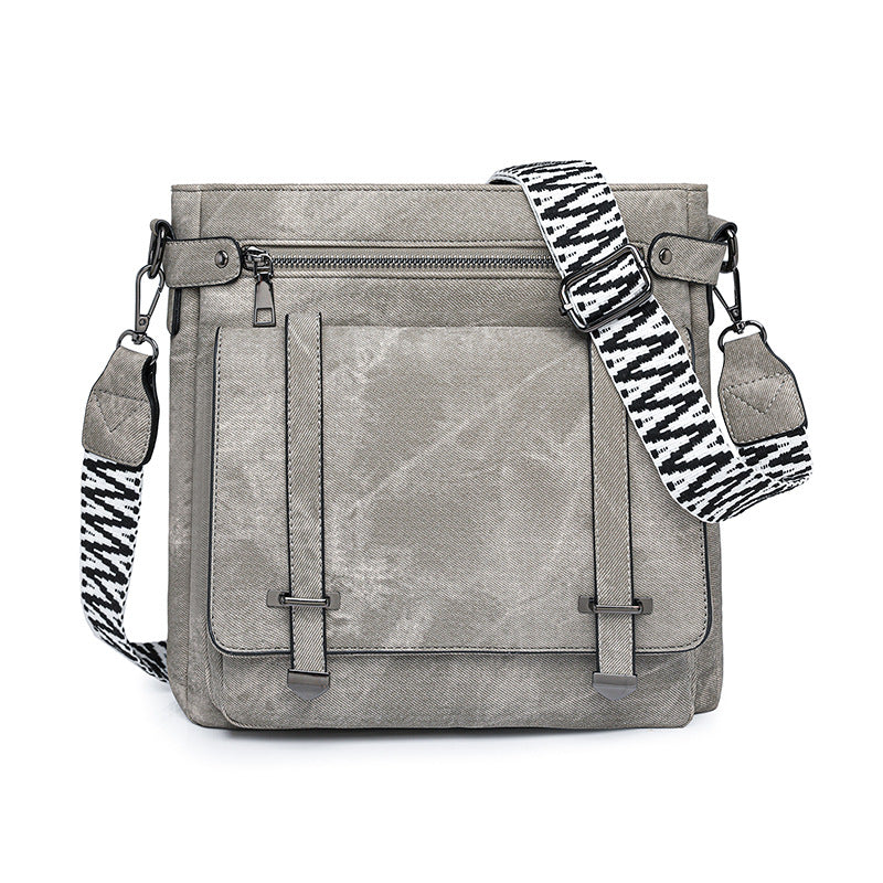 Women's Fashion Personality Large Capacity Commuter Flap Women's Shoulder Bag