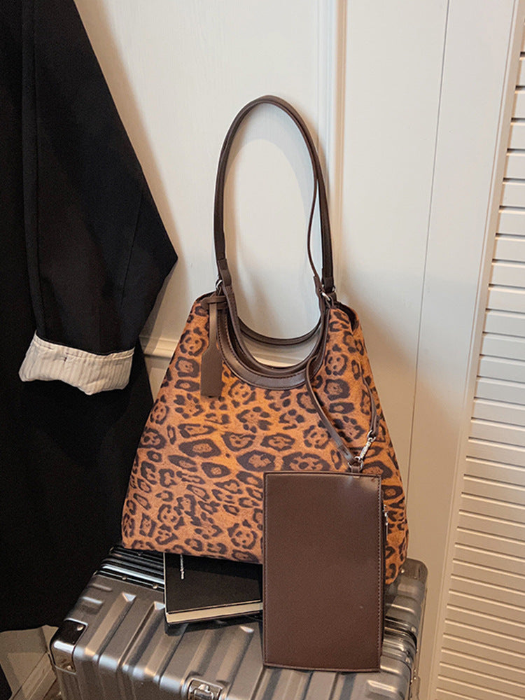 Women's Large Capacity Frosted Leopard Print Trend Retro Shoulder Bags