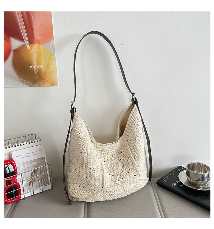 Women's Loose Feeling Large Capacity Vacation Style Straw Bags