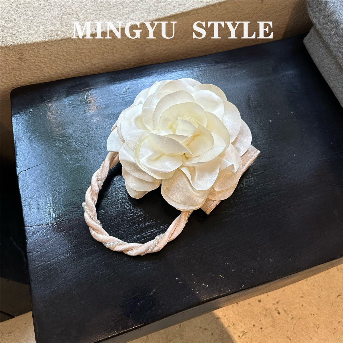 Retro Twist Pearl Clutch Rose Three-dimensional Bags