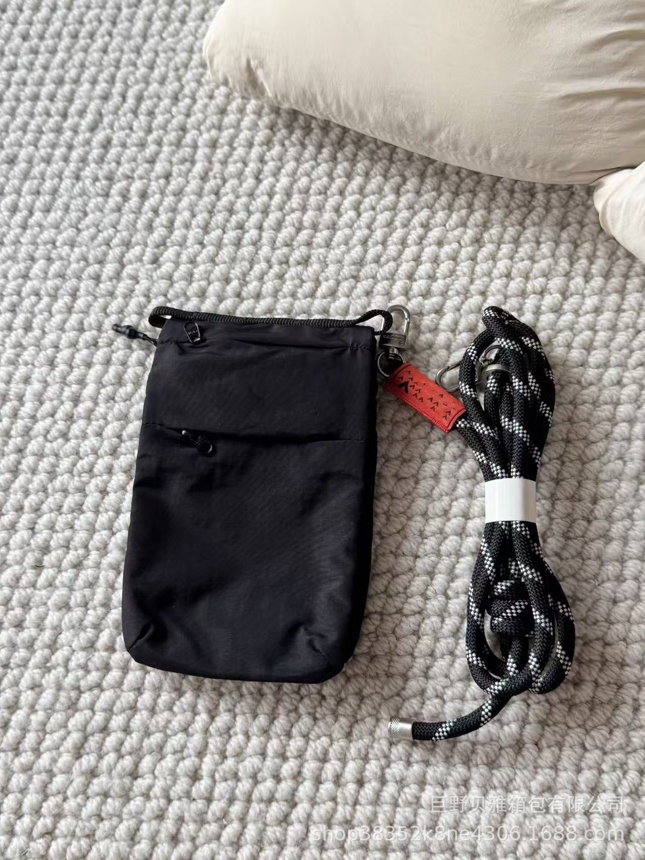 Unique Graceful Style Design Versatile Personality Mobile Phone Bag
