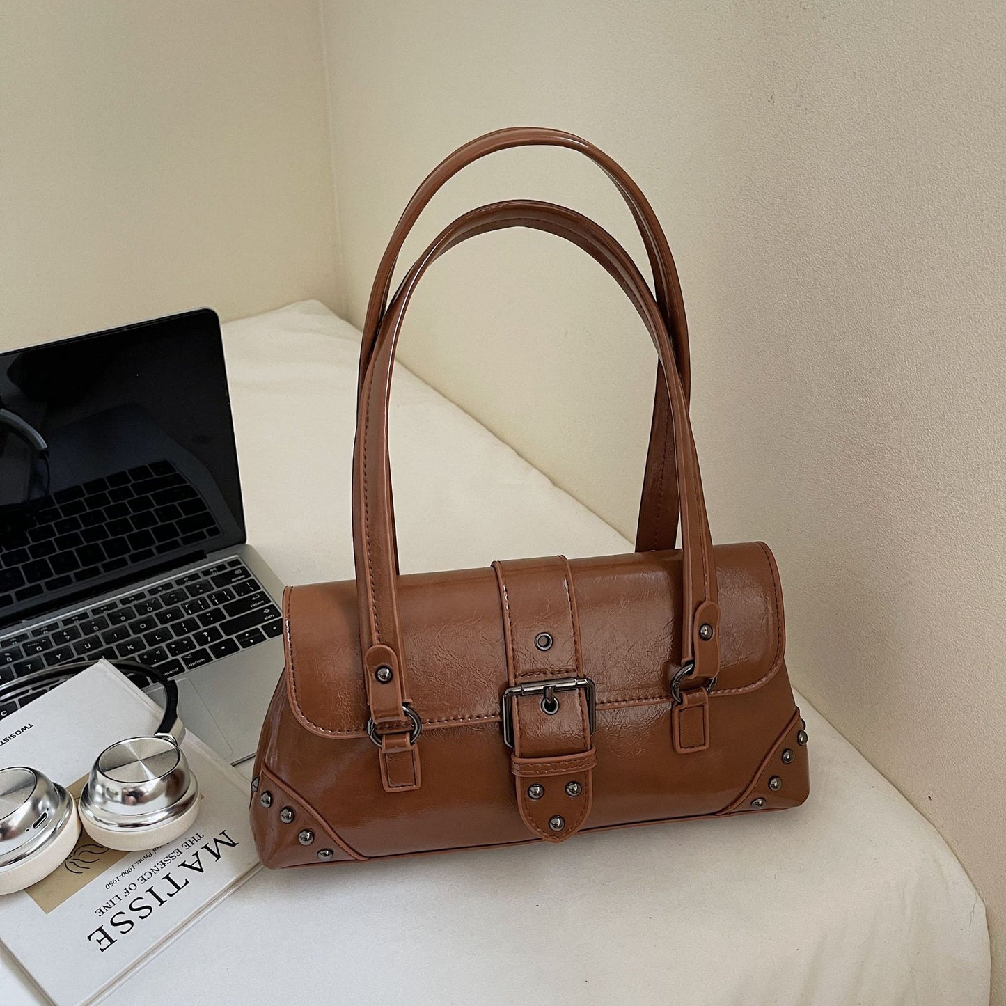 Hot Studded Fashion Retro Trendy Niche Underarm Bag
