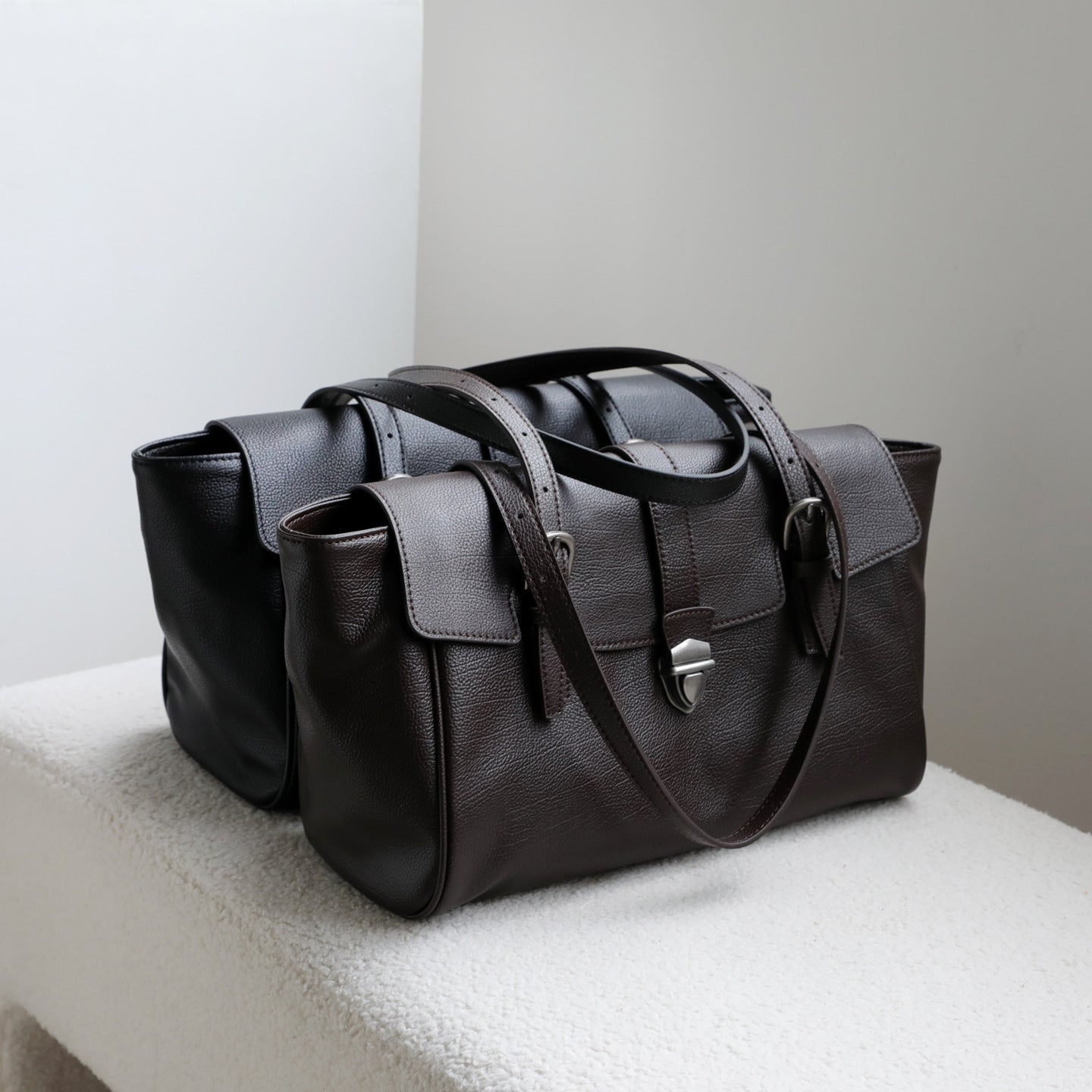 Women's Niche Baguette High-grade Leisure Commute Retro Underarm Bag