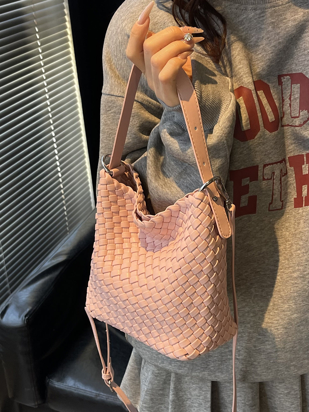 Women's Popular Niche Woven Summer Versatile Fashion Bucket Bag