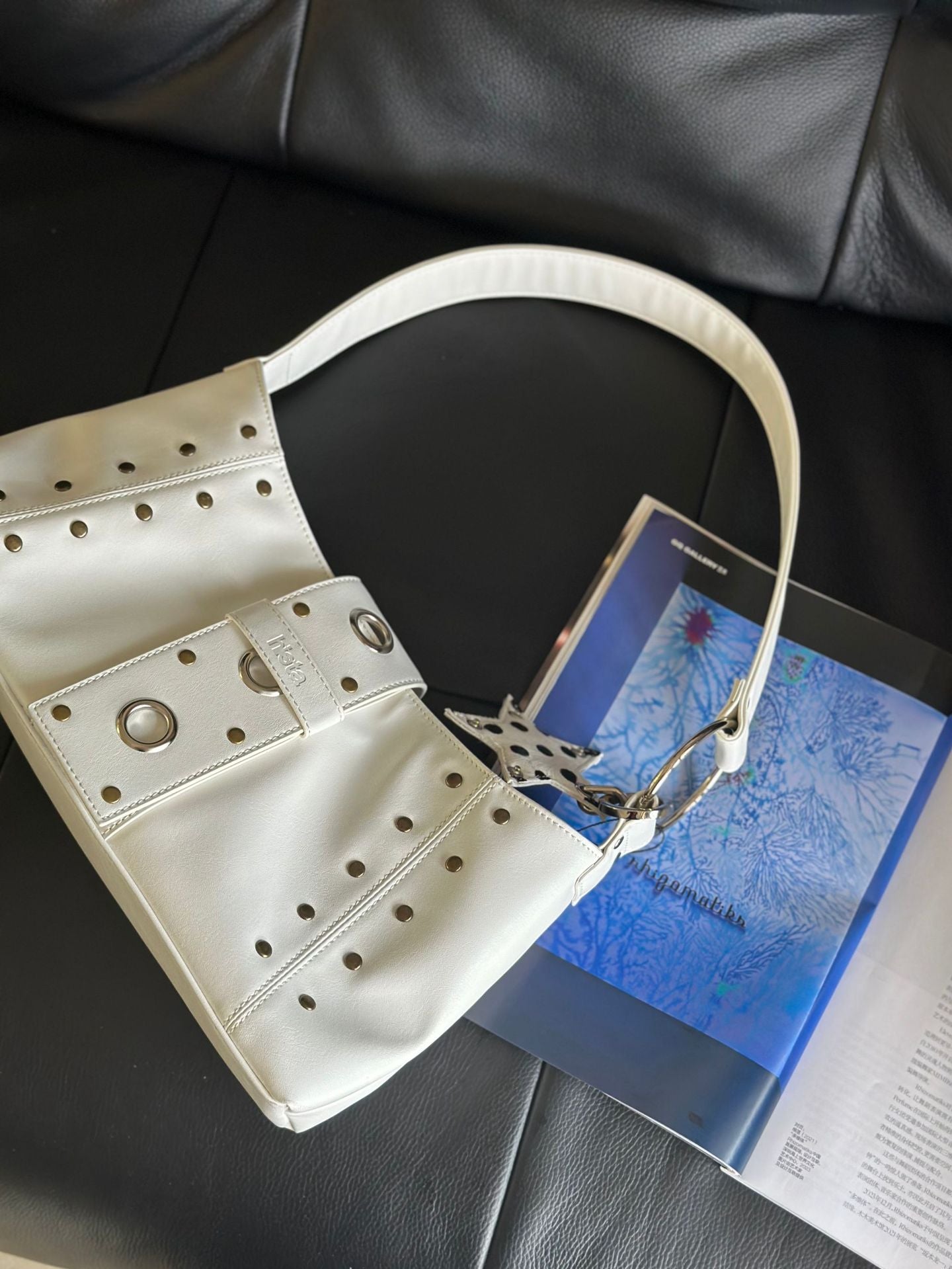 Female Niche Street Design Fashion Rivet Underarm Bag