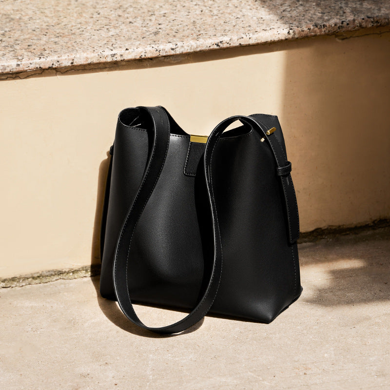 Cool Casual Elegant Women's Free Pendant Bucket Bag