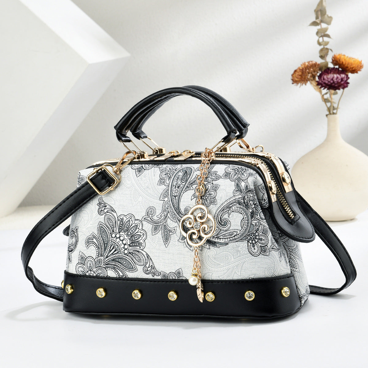 Women's Style Embossed Pillow Large Capacity Western Hand Carrying Bags