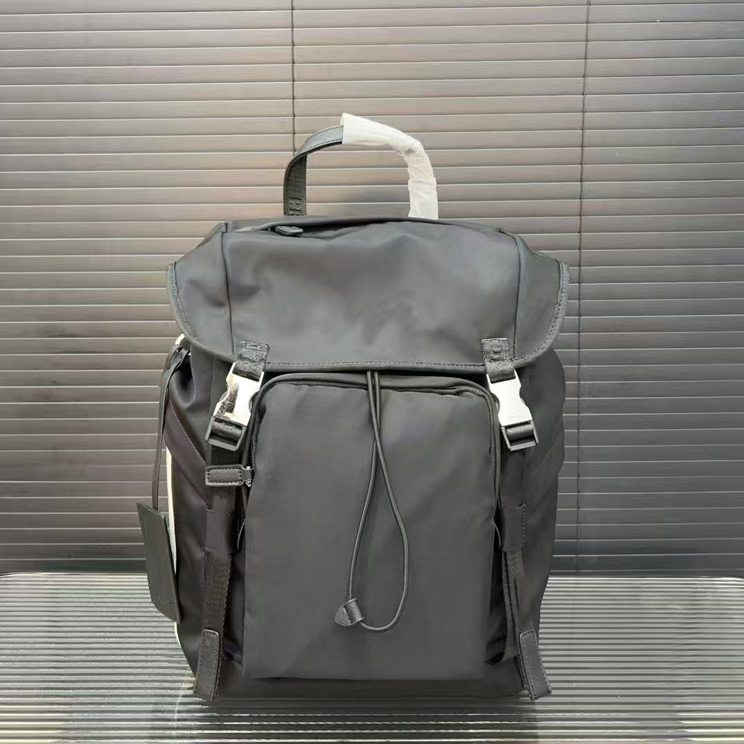 Men's Large Capacity Waterproof Nylon Fashion Simple Leisure Backpack