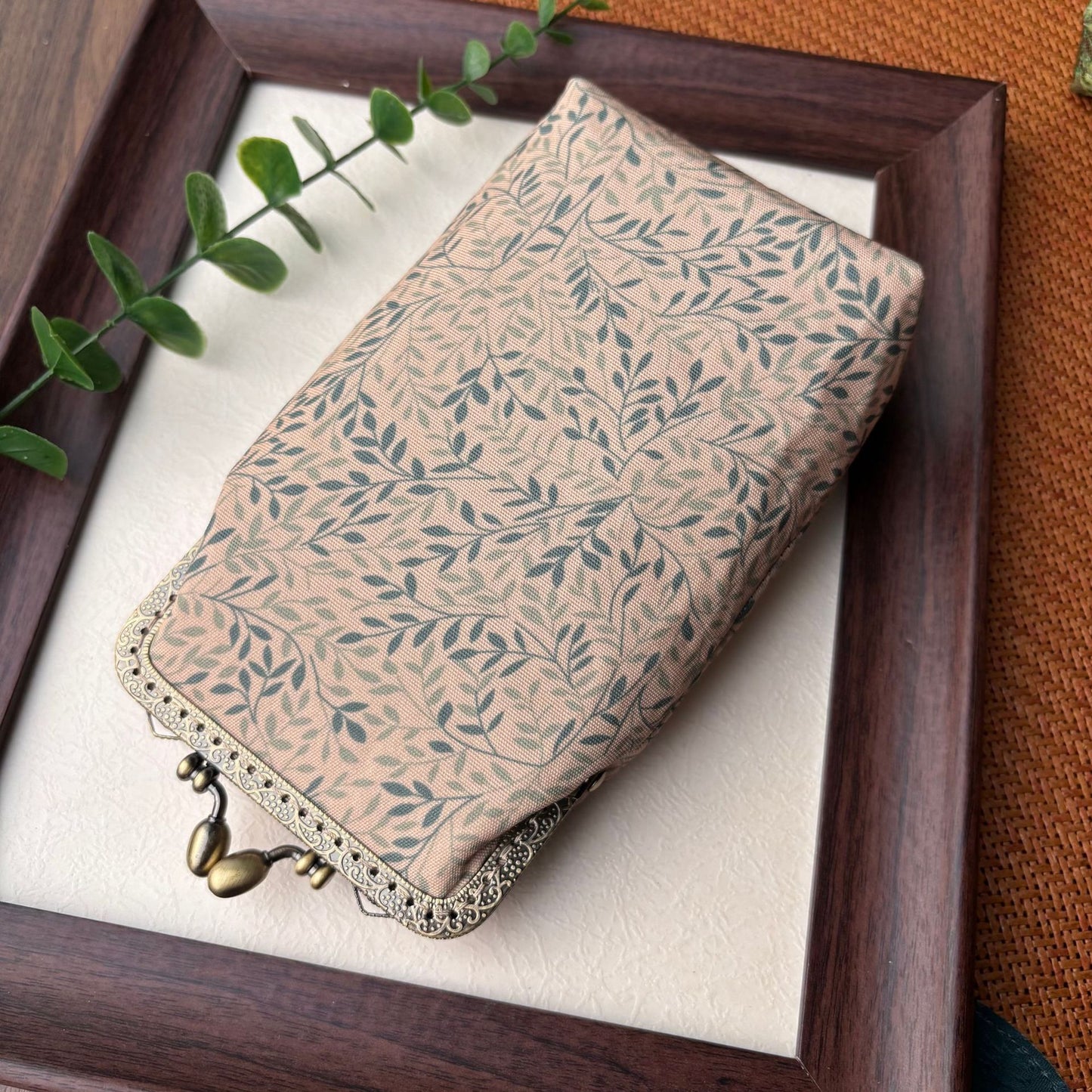 Finished Ancient Style Female Vertical Retro Tassel Frame Mobile Phone Bag