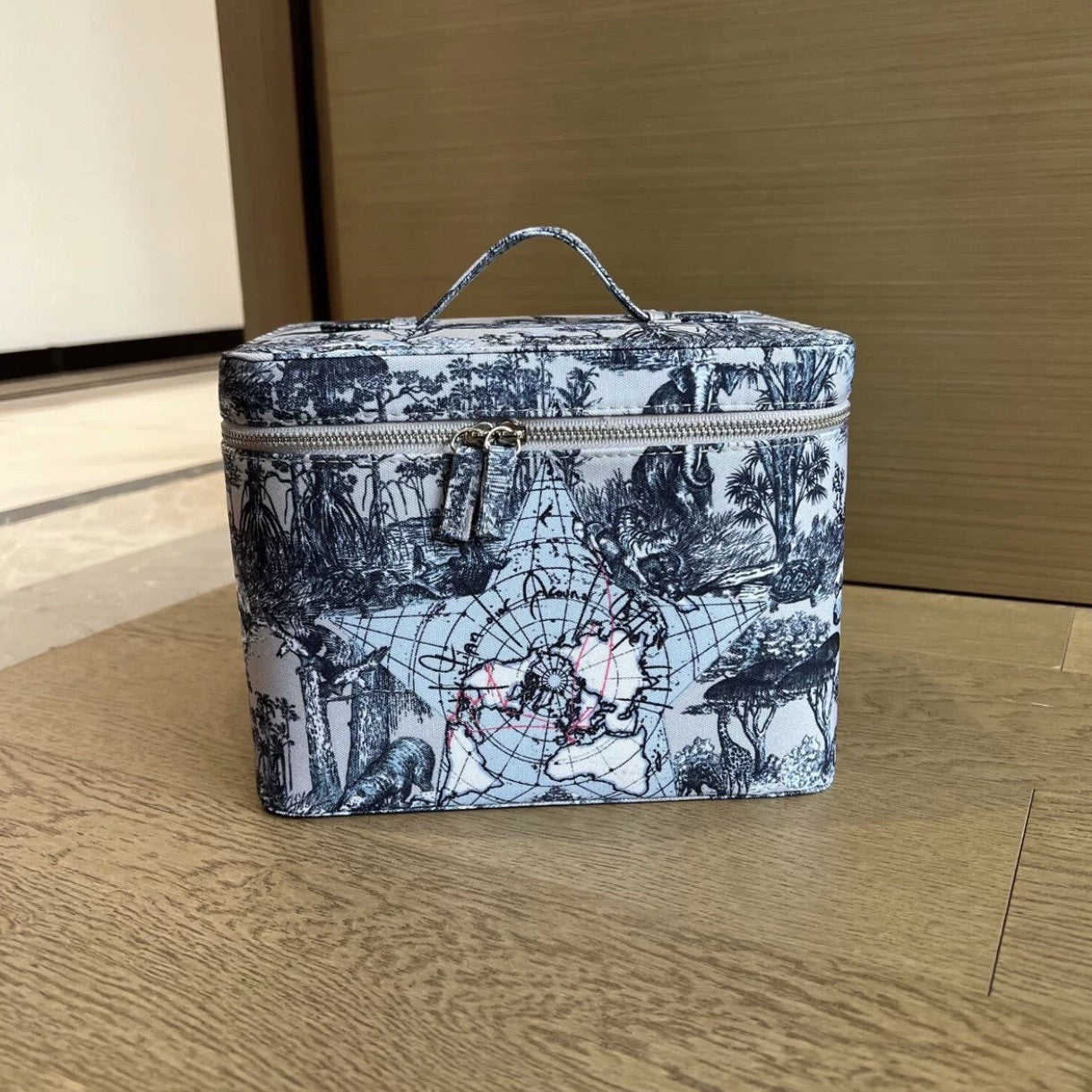 Popular Series Straw Overseas Version Large Makeup Bag