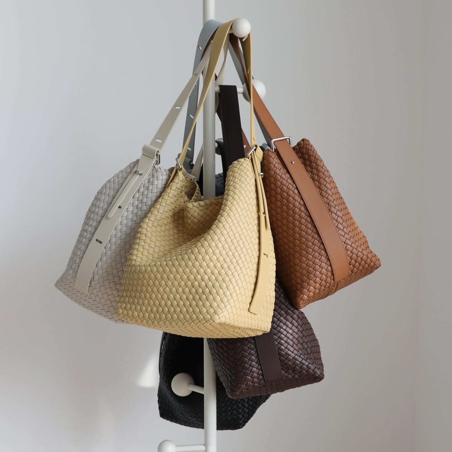 Simple Niche Hand-woven Loose Commuter Large Bucket Bag