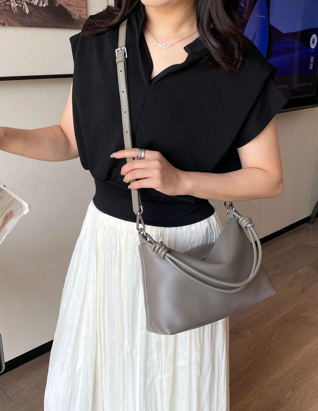 Women's First Layer Cowhide Natural Drop Simple Underarm Bags