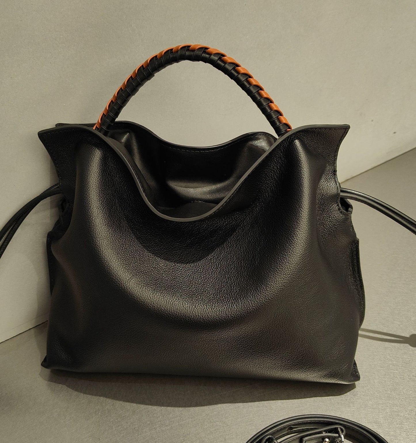 Women's Soft Simple First Layer Cowhide Woven Women's Handbag