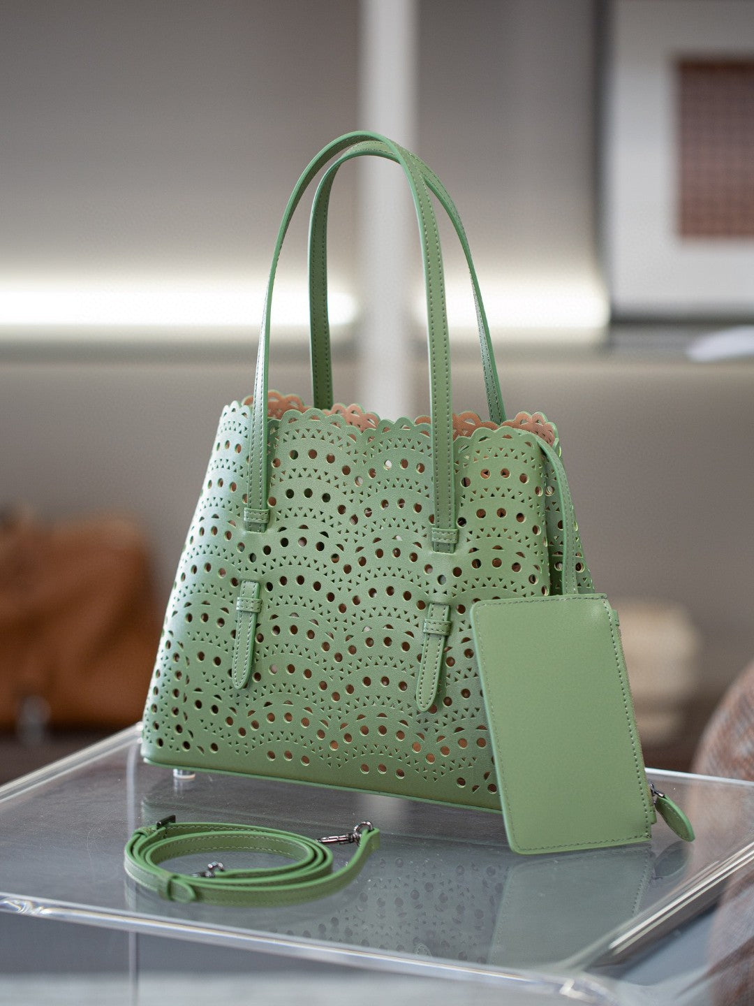 Women's Wave Hollow Carved Calfskin Vegetable Basket Fashion Son Women's Shoulder Bag