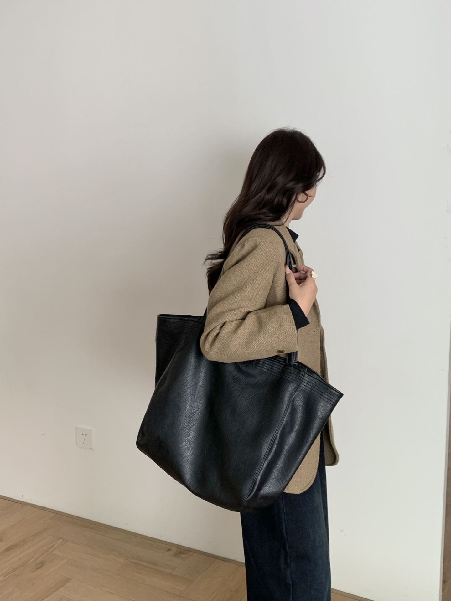 Women's Large Capacity Soft Leather Simple Female Bags