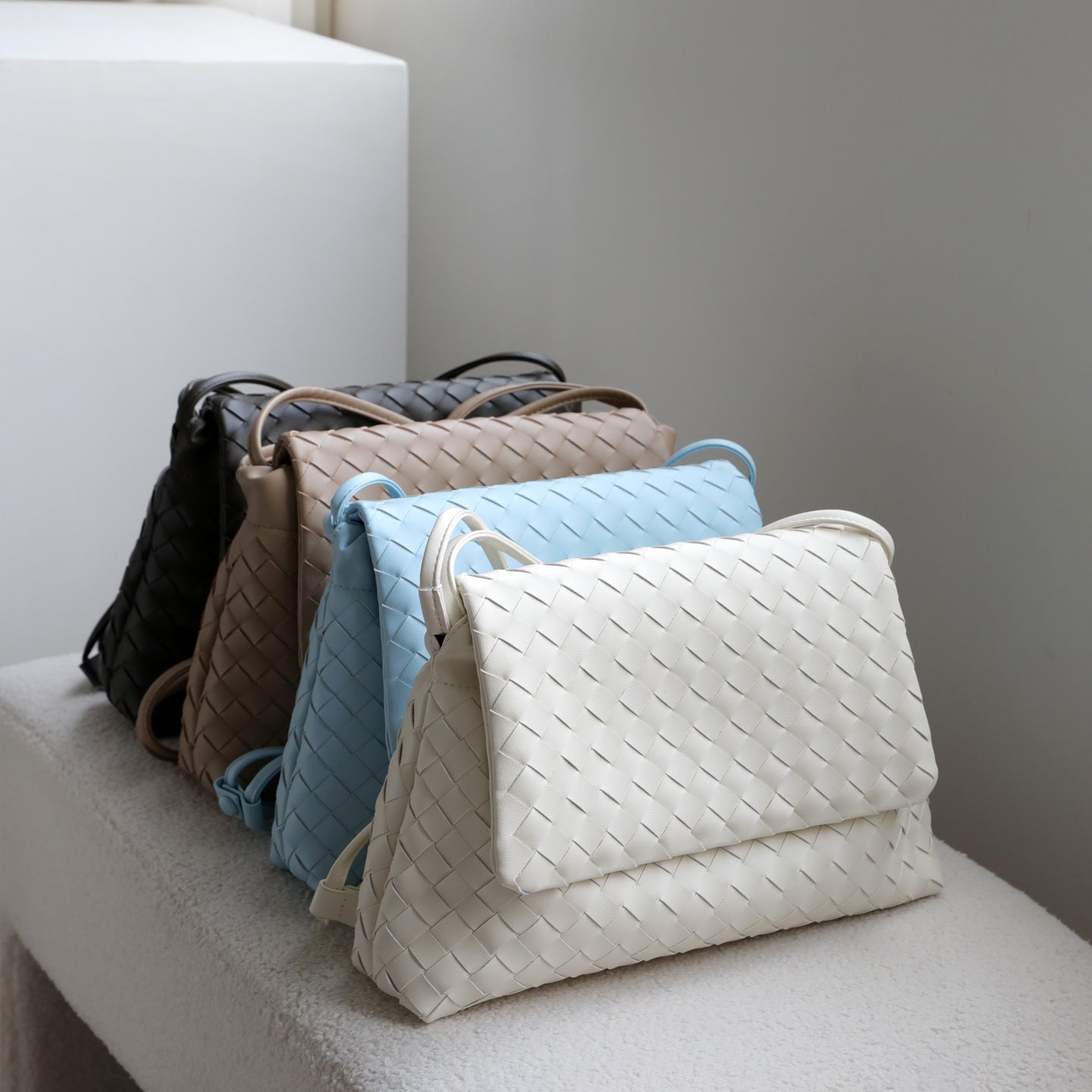 Women's High-grade Flip Hand-woven Commuter Leather Large Capacity Garbage Women's Shoulder Bag