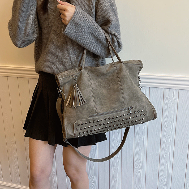 Women's Retro Large Capacity Fashion Commuter Portable Women's Shoulder Bag
