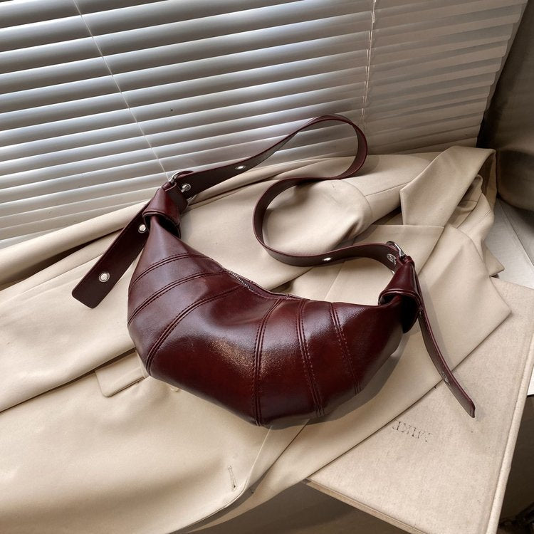 Women's Retro Horn Winter Tide Fashion Saddle Dumpling Women's Shoulder Bag