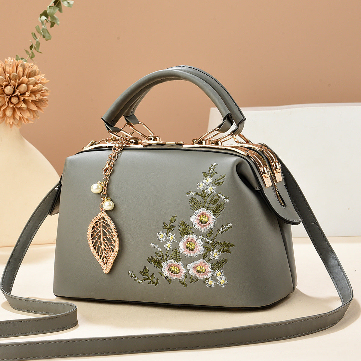 Women's Capacity National Style Floral Dignified Elegant Women's Shoulder Bag